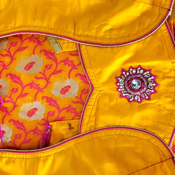 Georgette banarasi Mustard yellow saree - Picture 4 of 10